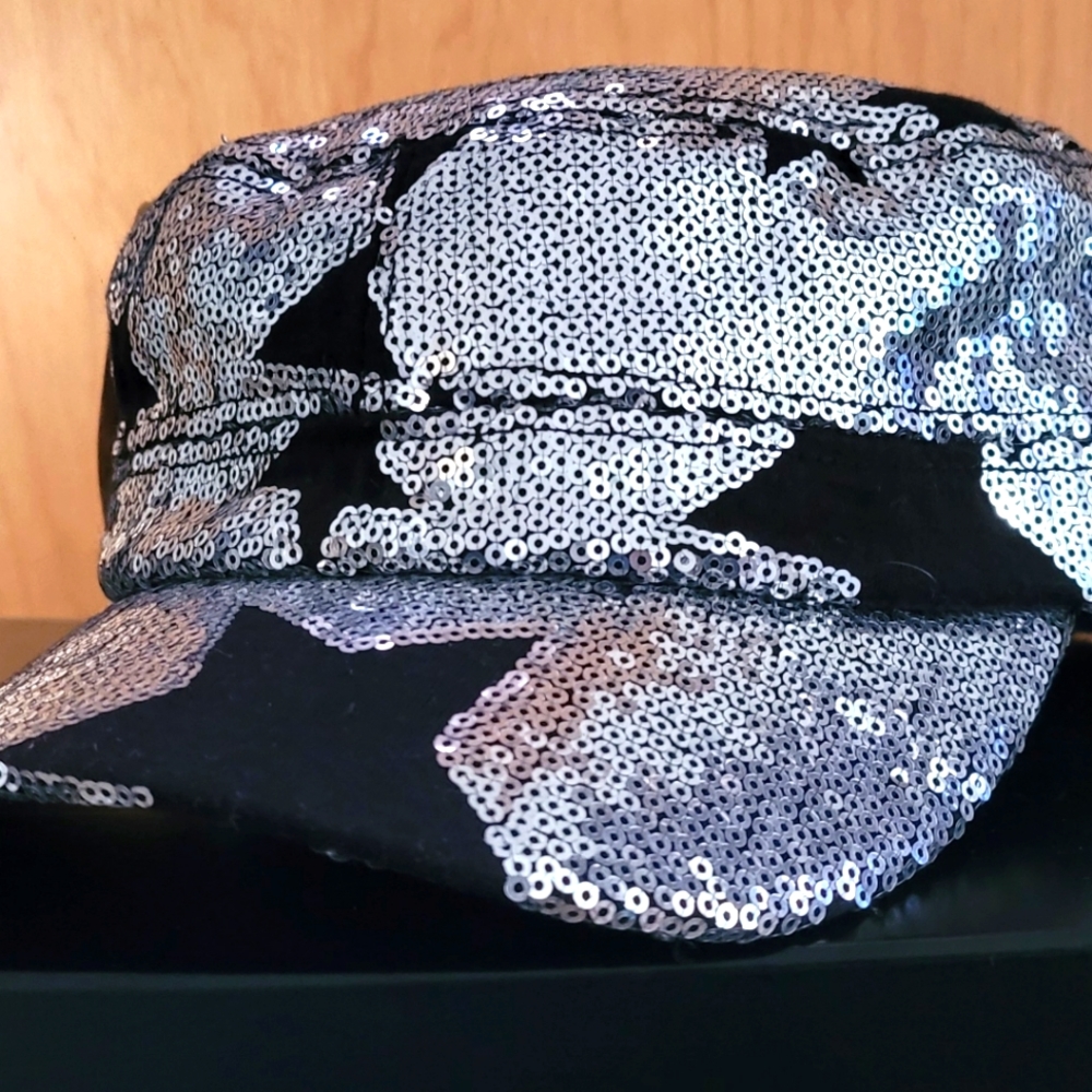 L.O.G.A. sequence woman's Hat